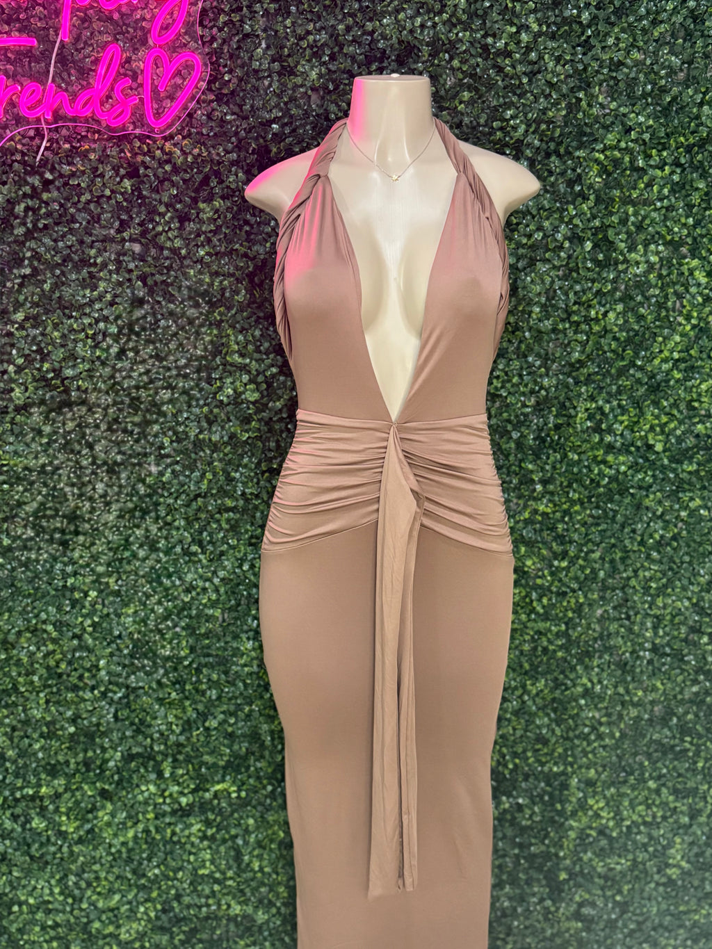 HALTER NECK TWIST KNOT RUCHED BACKLESS MAXI DRESS