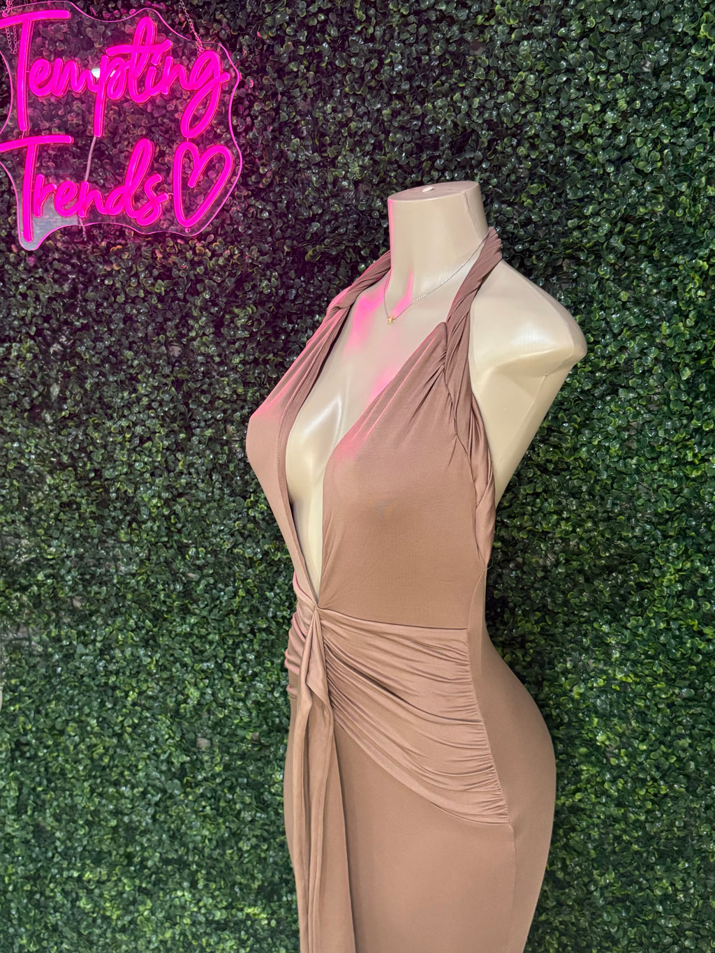 HALTER NECK TWIST KNOT RUCHED BACKLESS MAXI DRESS