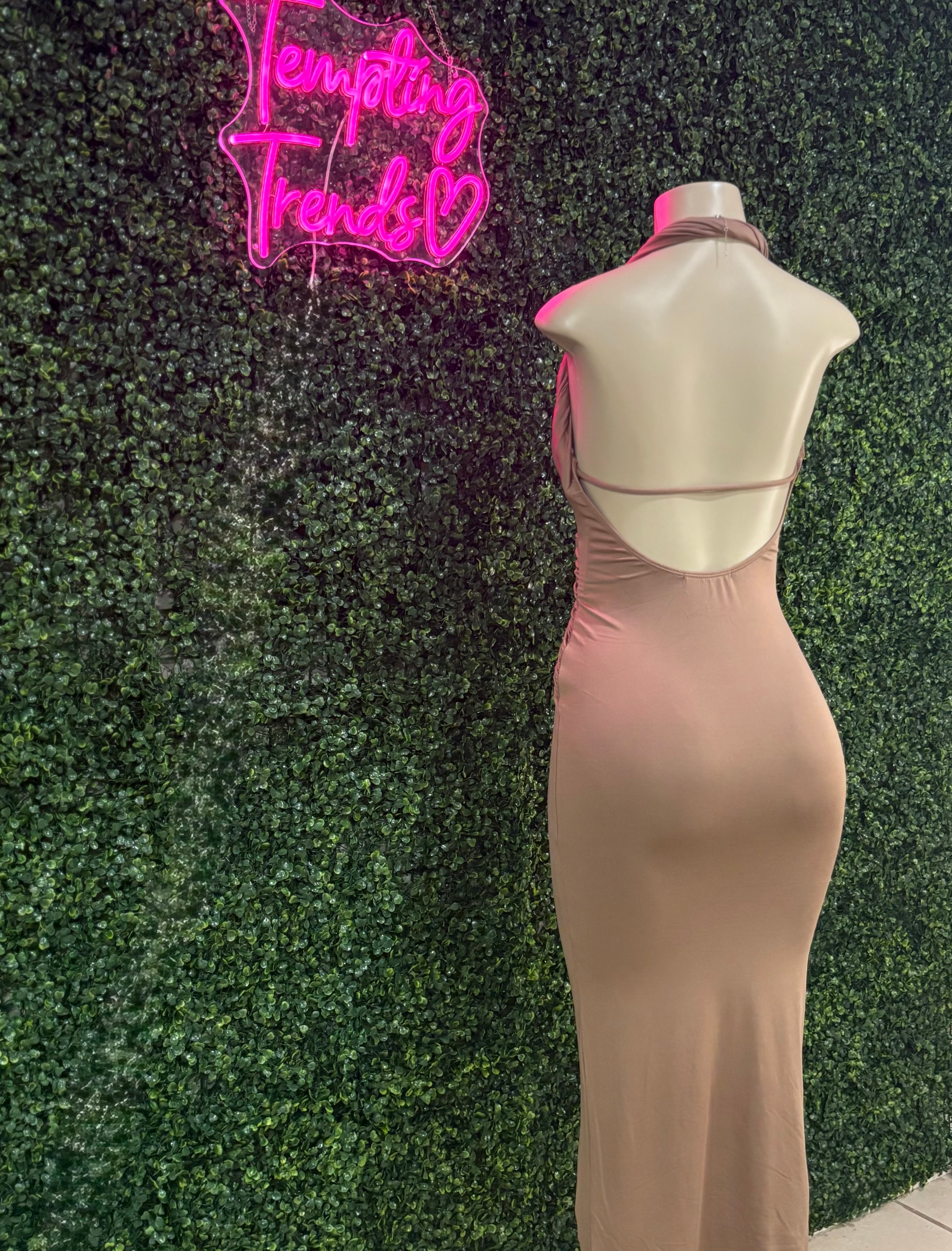 HALTER NECK TWIST KNOT RUCHED BACKLESS MAXI DRESS