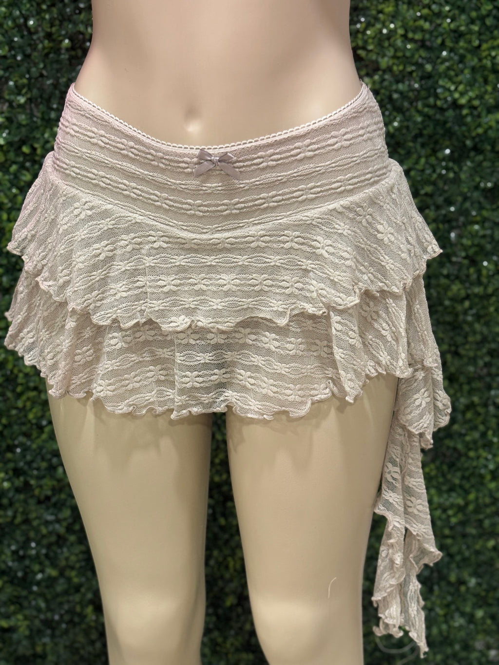 ASYMMETRICAL RUFFLED CIRCLE RUFFLE SKORT